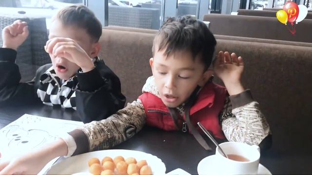 Наступила осень пора кушать пиццу и получать подарки Карла Лагерфельда Karl Lagerfeld