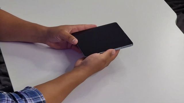 Samsung Galaxy Z Fold 5 HANDS ON Photos! смотреть онлайн