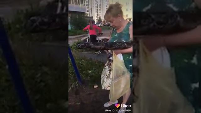 Бабка разбила Айфон 11бро Макс злая???? смотреть онлайн