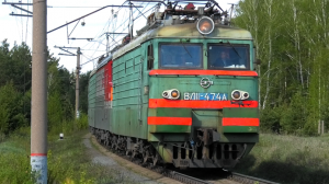 ВЛ11-474/311 А с грузовым поездом и приветливой бригадой