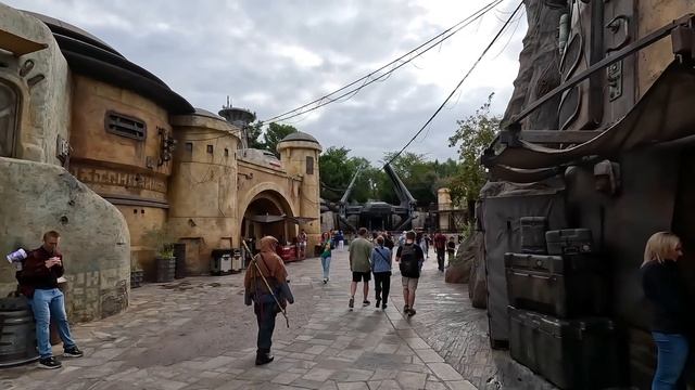 Halloween to Christmas at Disneyland 2023 - Seasons Change at Disney Walkthrough [4K POV] смотреть онлайн