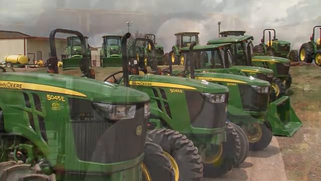 How a John Deere Mid Size Tractor Can Help Your Operation смотреть онлайн