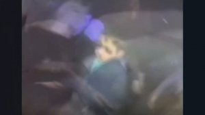 бабка читает рэп под бит но это мем