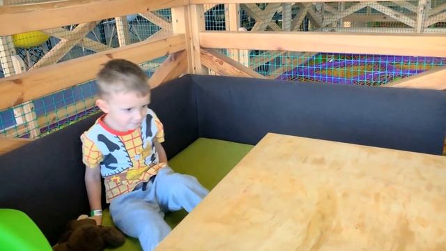МОРОЖЕНЩИК в РЕСТОРАНЕ! Какую ТАЙНУ узнал Марк? ICE SCREAM 2 в реальной жизни! смотреть онлайн