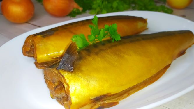 СКУМБРИЯ как КОПЧЕНАЯ в бутылке! В луковой шелухе смотреть онлайн