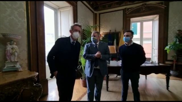 Napoli, Manfredi diventa un pastore sul presepe смотреть онлайн