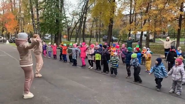 День здоровья в детском саду. Флешмоб "Делайте зарядку". смотреть онлайн