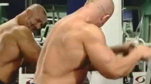 Упражнения для трицепсов - Жим вниз на верхнем блоке