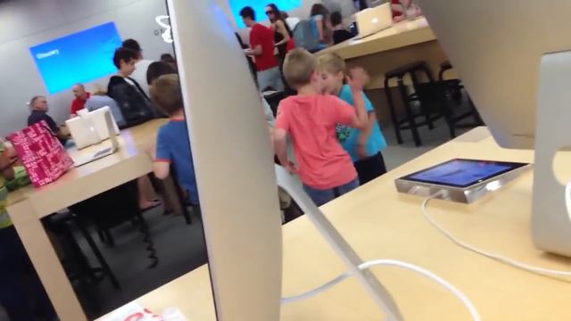 A Quick Look At iMac's смотреть онлайн