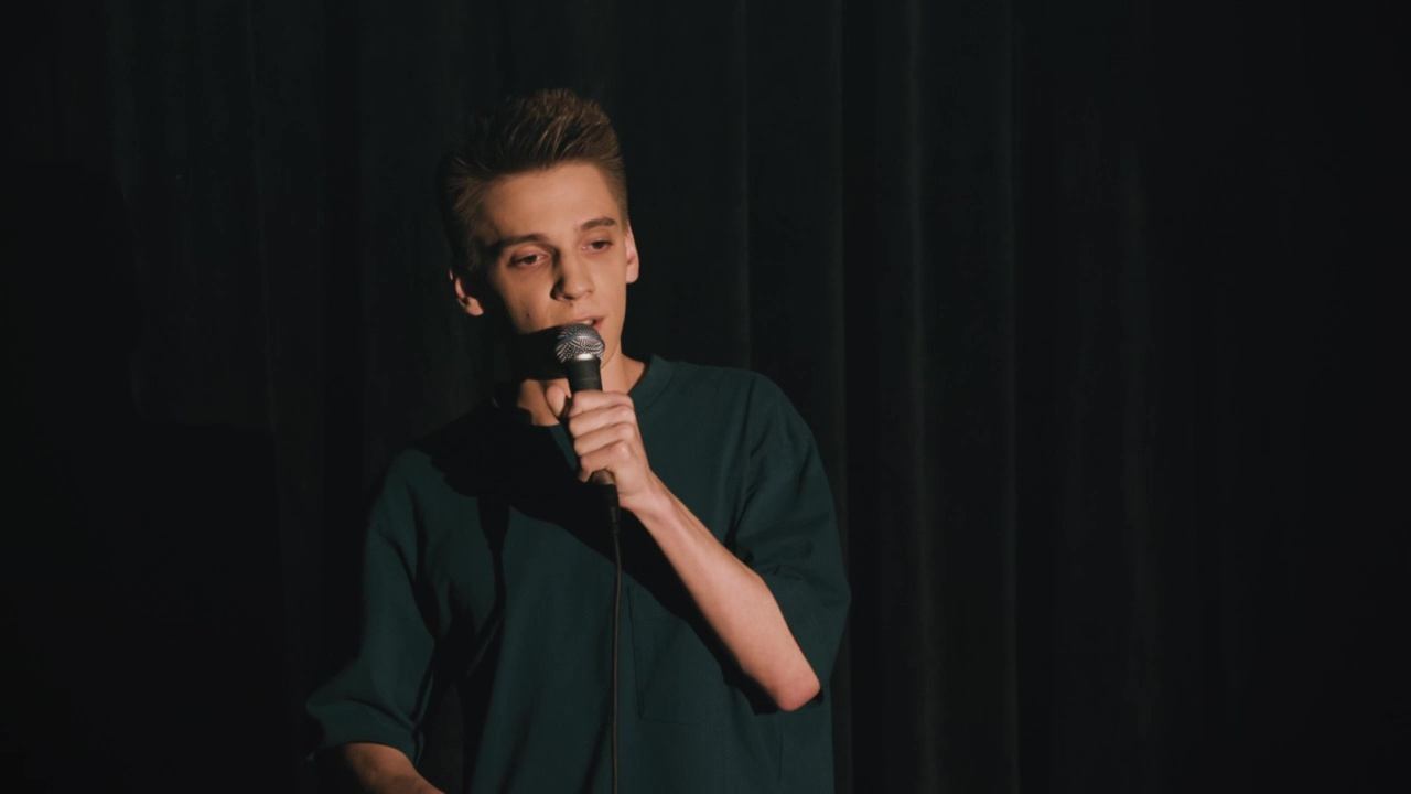 22 КОМИКА: Кирилл Селегей - Про спорт, жалость к спортсменам и удушающие наушники смотреть онлайн