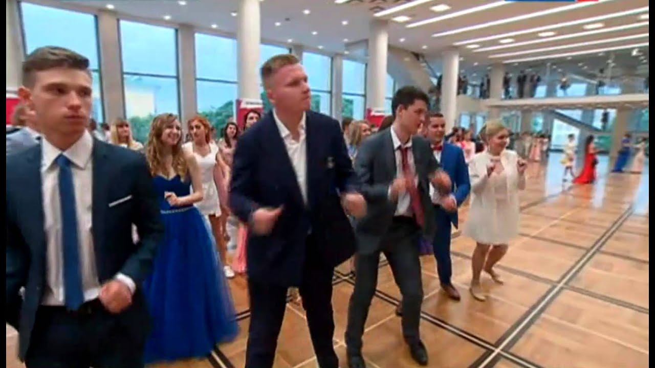 20 июня 2015, телеканал Россия 1, Новости. 50 тысяч москвичей простились со школой в 2015 году смотреть онлайн