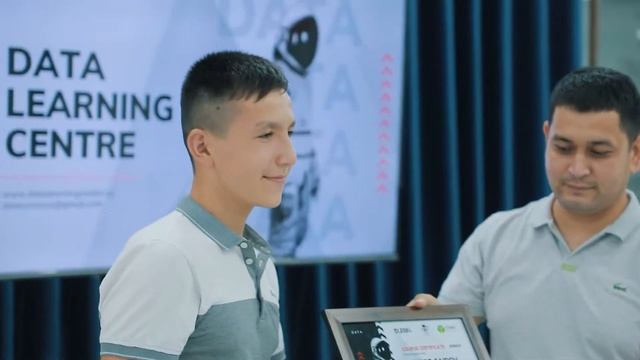 "DATA" innovatsion o'quv markazida 50 dan ortiq o'quvchilar sertifikatga ega bo'ldi. смотреть онлайн