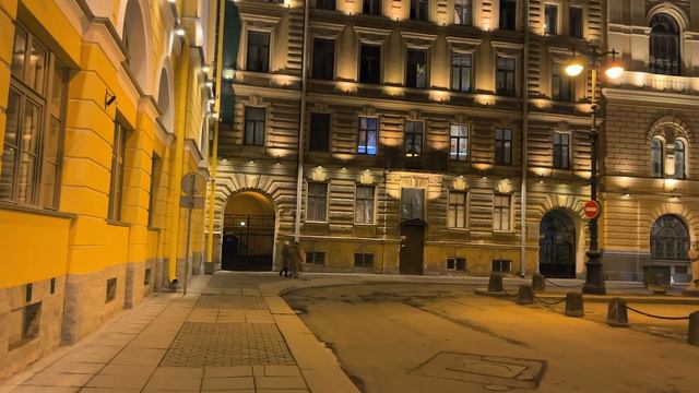 Walk along Ostrovsky square near the Alexandrinsky theater in the center of St Petersburg Russia смотреть онлайн
