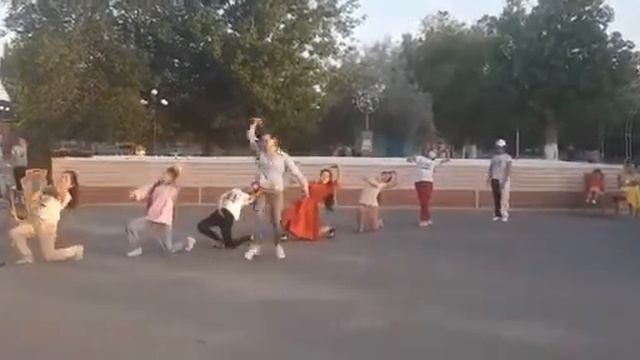 узбекские танец из село Абая. группа Жауказын смотреть онлайн