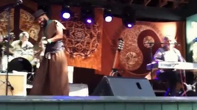 Magnolia Fest 2012 Cigar Box Guitar смотреть онлайн