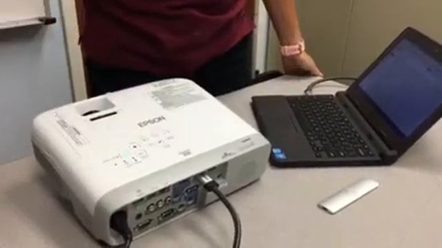 Connecting Epson projector to Chromebook смотреть онлайн