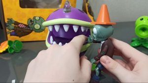 Обзор игрушка Чомпер-кусака из РАСТЕНИЯ ПРОТИВ ЗОМБИ с Озон
