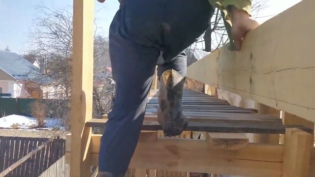 Надстройка мансардного этажа над бревенчатым домом. Монтаж кровли. Ранчо у Эндрю. смотреть онлайн