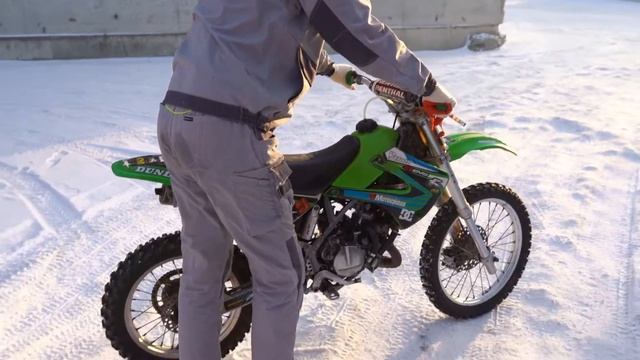 Kawasaki KX85. Первые впечатления и полный разбор. Попали! Часть 1. смотреть онлайн