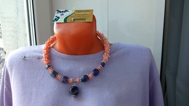 Новое украшение из бусин-голтовка аметиста,коралловых палочек и др.... смотреть онлайн