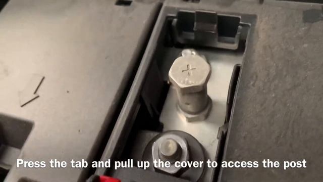 VW Touareg Battery Jump Start Location смотреть онлайн