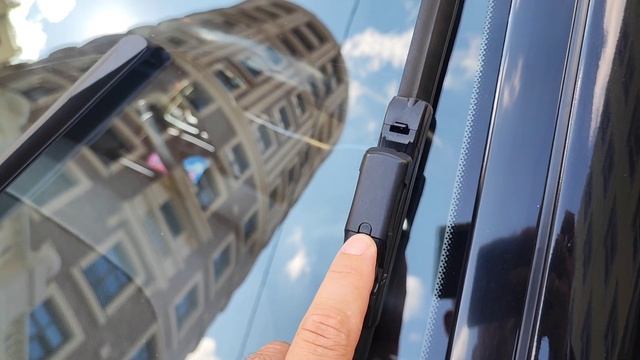 Замена щеток стеклоочистителя (дворников) на Mercedes E200 2018г.в. W213