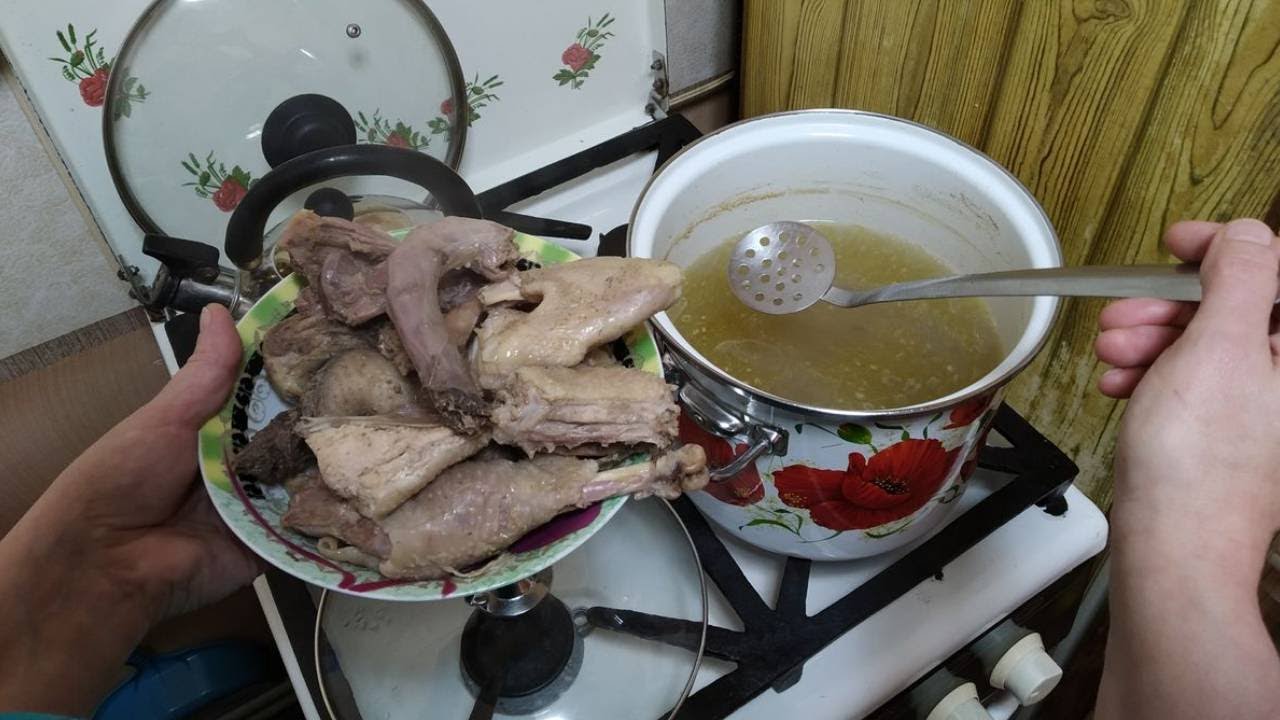 Суп из домашнего петуха с картошкой смотреть онлайн