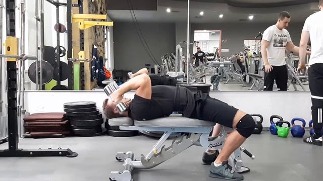 Французский жим с гантелями лёжа смотреть онлайн