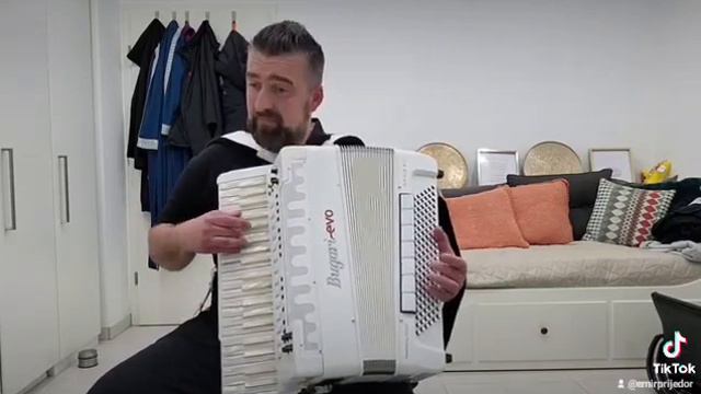 Jedna stara poznata na Bjelom Bugari Evo смотреть онлайн