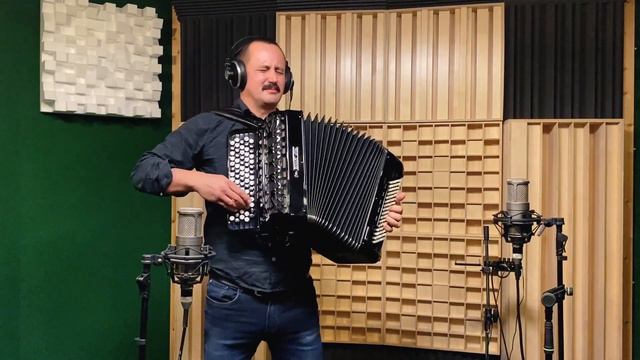 Loreto . Music of psalm arranged by Zoltan Migovics.Performed on Bugari 320/J/C accordion смотреть онлайн