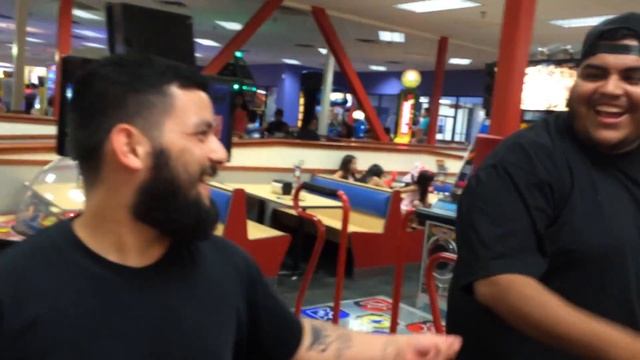 VLOG - LIFE OF OWLZ #11 Chuck E Cheese Super Shoot Out Battle! смотреть онлайн