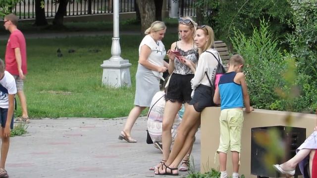 В Парке на проспекте Металлургов. По выходным, в июле и августе играет оркестр. 2019г. смотреть онлайн