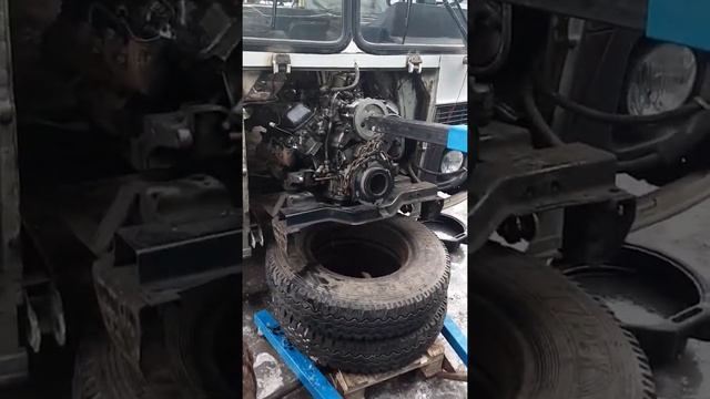 Демонтаж двигателя из автобуса ПАЗ смотреть онлайн