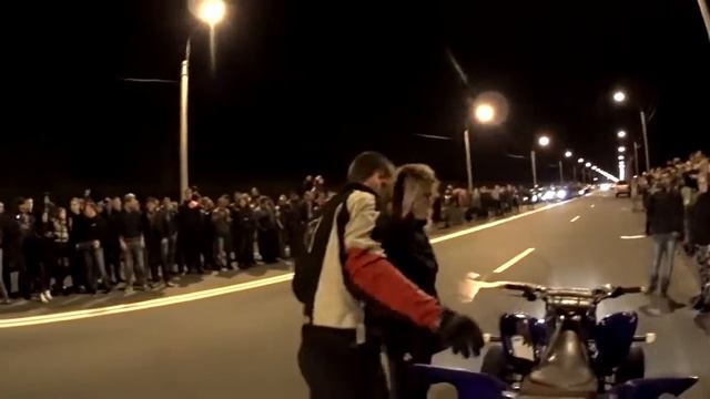 Блондинке повезло, но квадроцикл остался мокрым смотреть онлайн