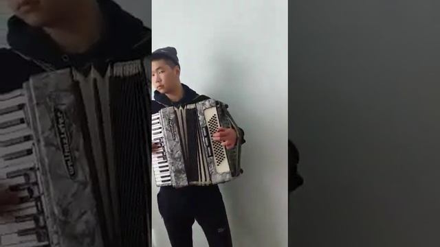 Ырчылар жолдо калат, ЖАШ ЖИГИТ күчтүү ырдап салды💓💓 смотреть онлайн