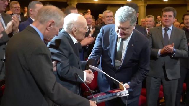 Порошенко: Вручил Борису Патону орден князя Ярослава Мудрого