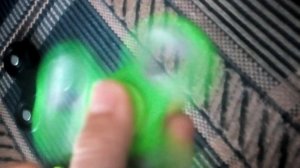 Супер спиннер я кручу в руках и днем и ночью говорят что я дебил хотят помочь мне как-то раз пришел