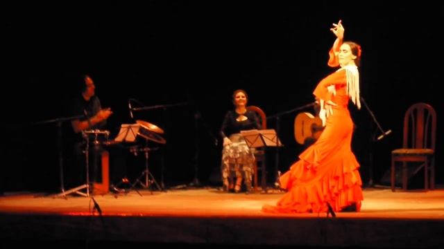 El Viento suena Flamenco - Alegrías con bata de cola смотреть онлайн