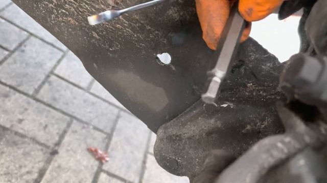 VW Touran Bremse hinten tauschen / Bremsscheiben wechseln смотреть онлайн