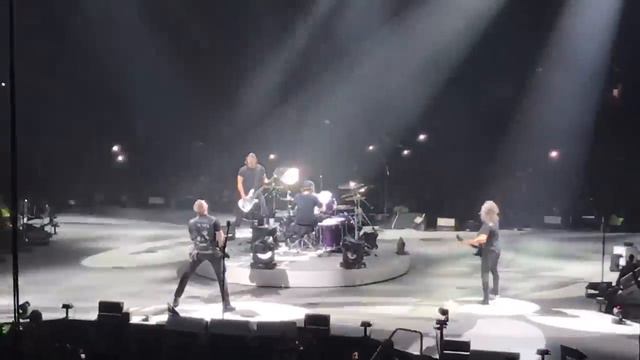 Metallica: Intro Ennio Morricone - Hardwired Bologna 2018 смотреть онлайн