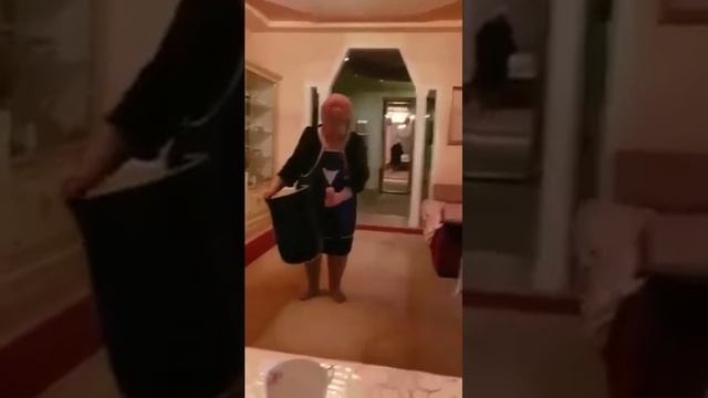 Три девицы срали под окном поздно вечерком смотреть онлайн