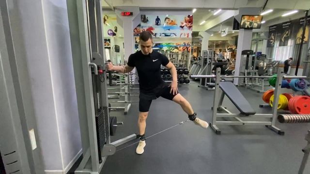 Махи в сторону с кроссовера смотреть онлайн