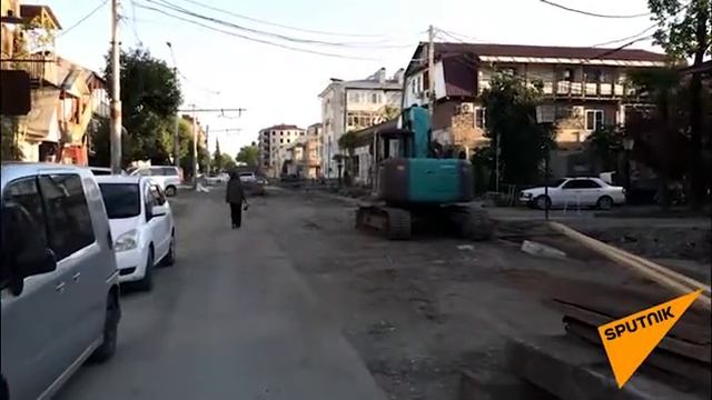 В центре Сухуми спилили многолетние деревья смотреть онлайн