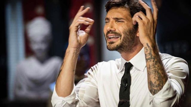 Stefano De Martino…”La morte dopo una brutta caduta..” смотреть онлайн