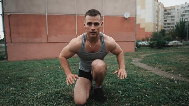 И без качалки можно накачать грудные мышцы. смотреть онлайн