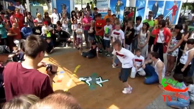 Chelle people vs Comix zone kids (Summer dance party 2012) смотреть онлайн