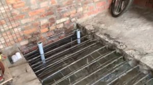 Заливка проема между плитами перекрытия в гараже.