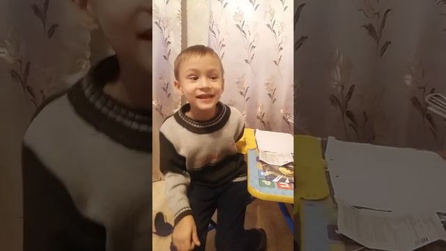 Малой играет на пианино смотреть онлайн