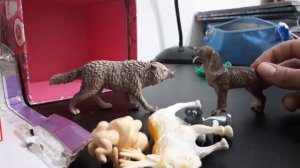 Сириал стая волков ( фигурки волков)