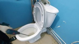 Как леко прочистить канализацию, унитаз.